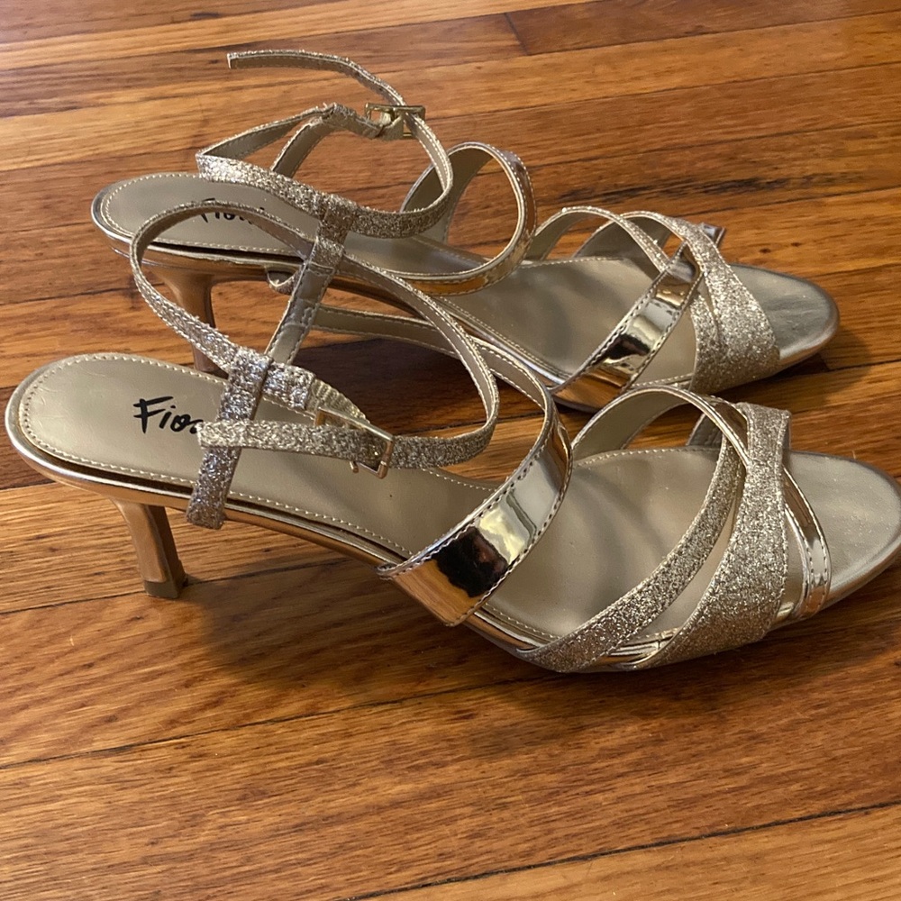 FIONI Women's Gold Strappy Heels 7.5 Wide - Picture 2 of 6